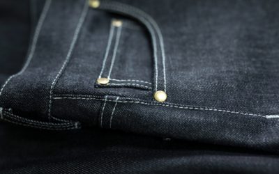 7 Langkah Mudah Merawat Jeans Hitam Anda