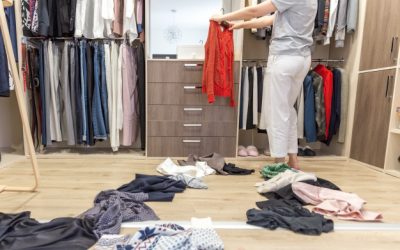 7 Tips Cerdas Mengatasi Lemari Baju Penuh!