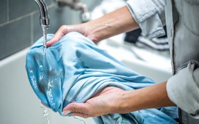5 Cara Menghilangkan Noda Minyak pada Jeans