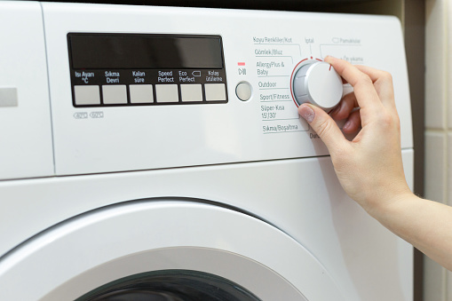 memilih mesin cuci laundry