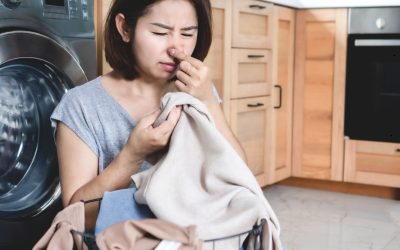 8 Kebiasaan Salah yang Masih Sering Dilakukan Ketika Mencuci Pakaian